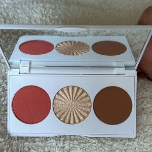 BNIB- Ofra Cosmetics Midi Palette in Toasted Cashmere